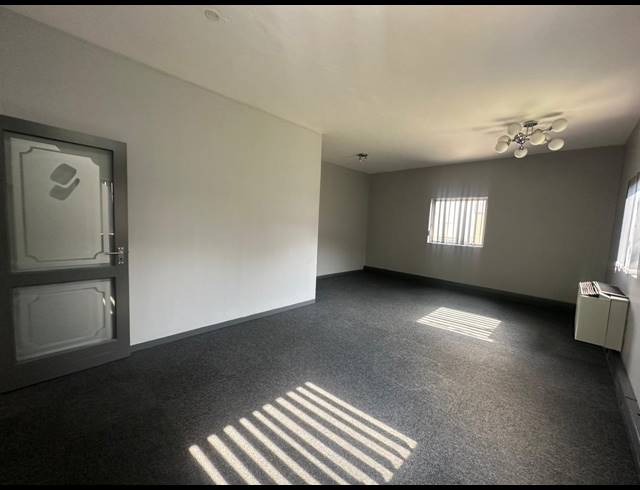 615M² WAREHOUSE TO LET IN KYALAMI